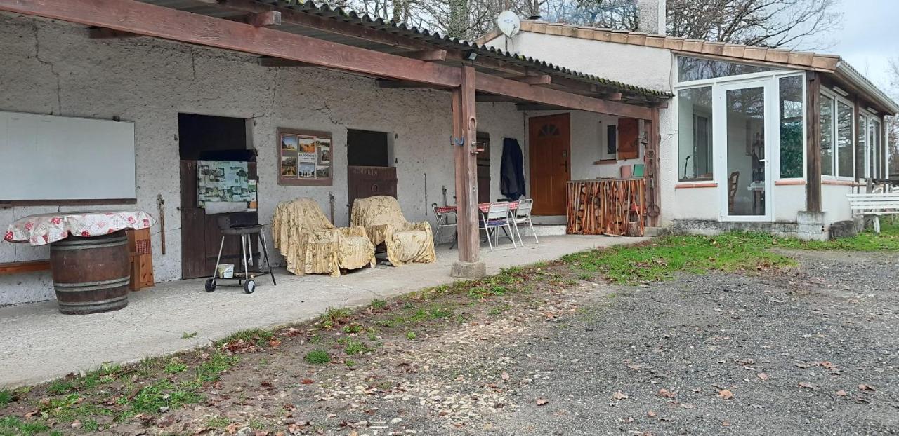 Ferme Equestre Des Abrons Villa Pailloles Exterior photo